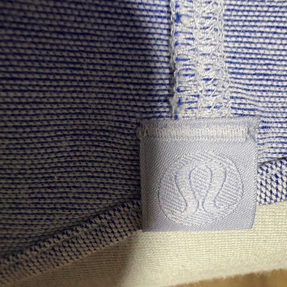 lululemon athletica Men's Sky Blue Button Down Shirt - Picture 6 of 7